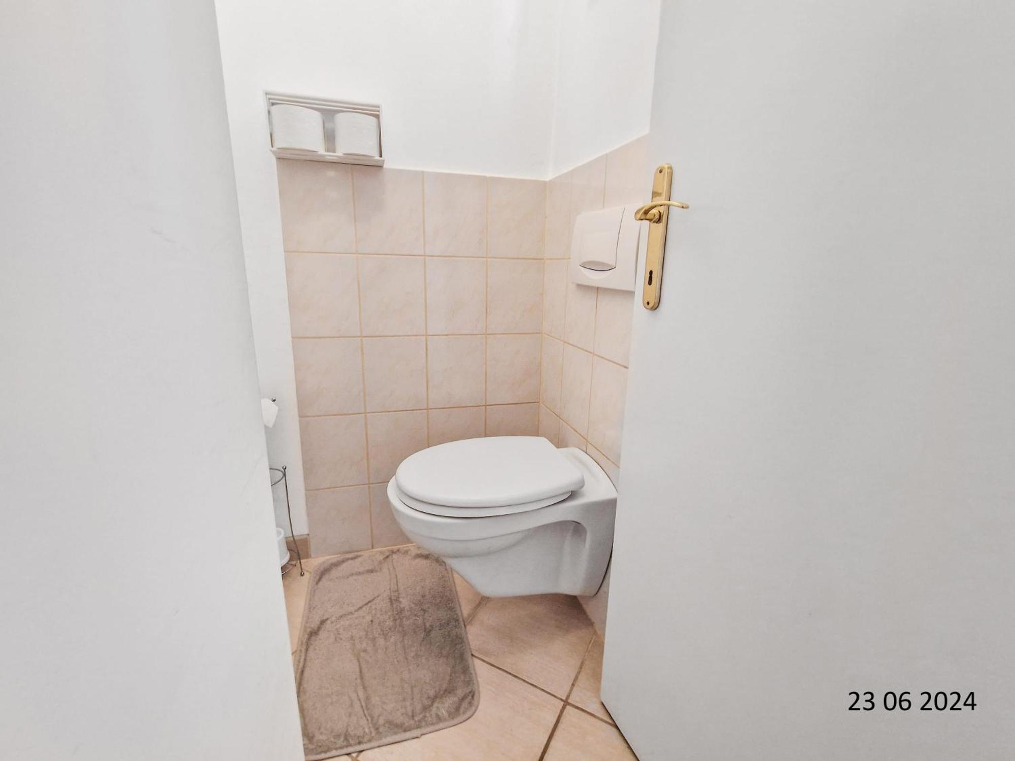 Elegant Three-Bedroom Suite Виена Екстериор снимка