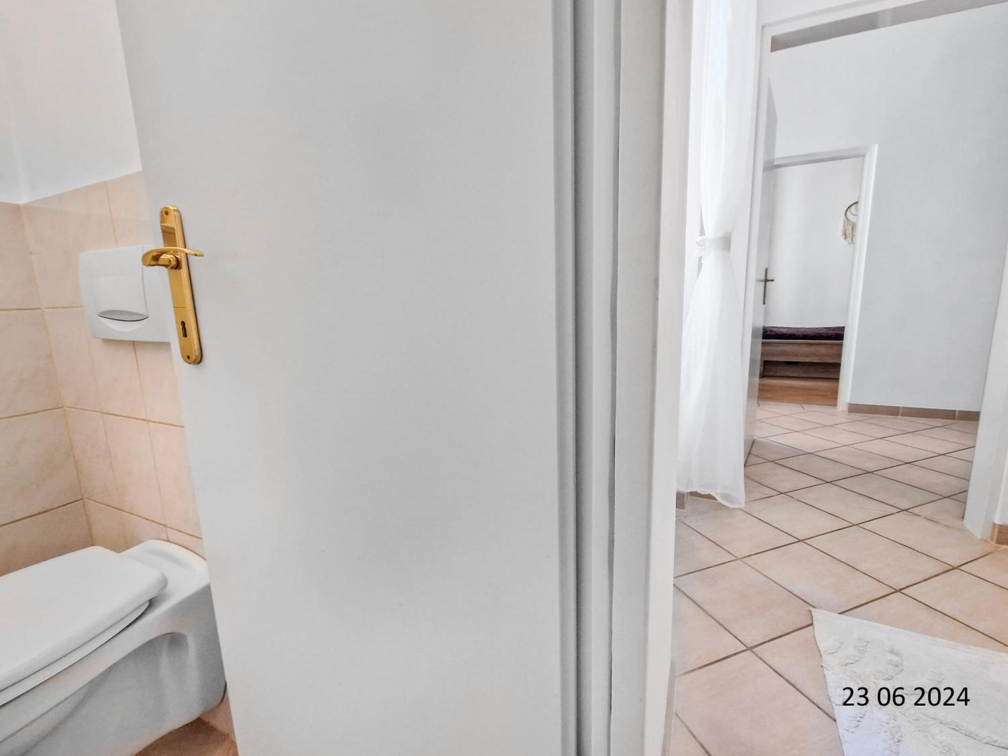 Elegant Three-Bedroom Suite Виена Екстериор снимка