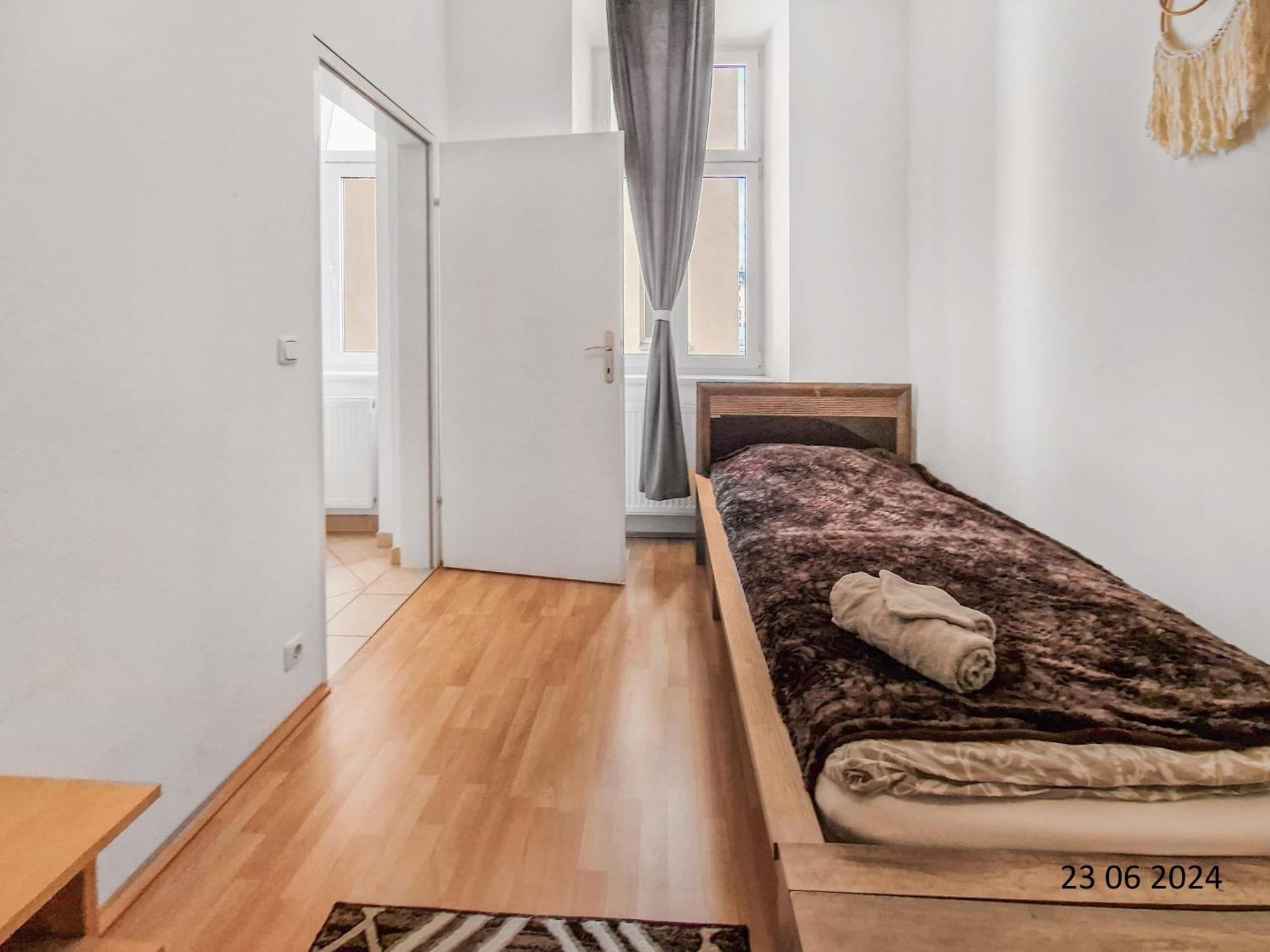 Elegant Three-Bedroom Suite Виена Екстериор снимка