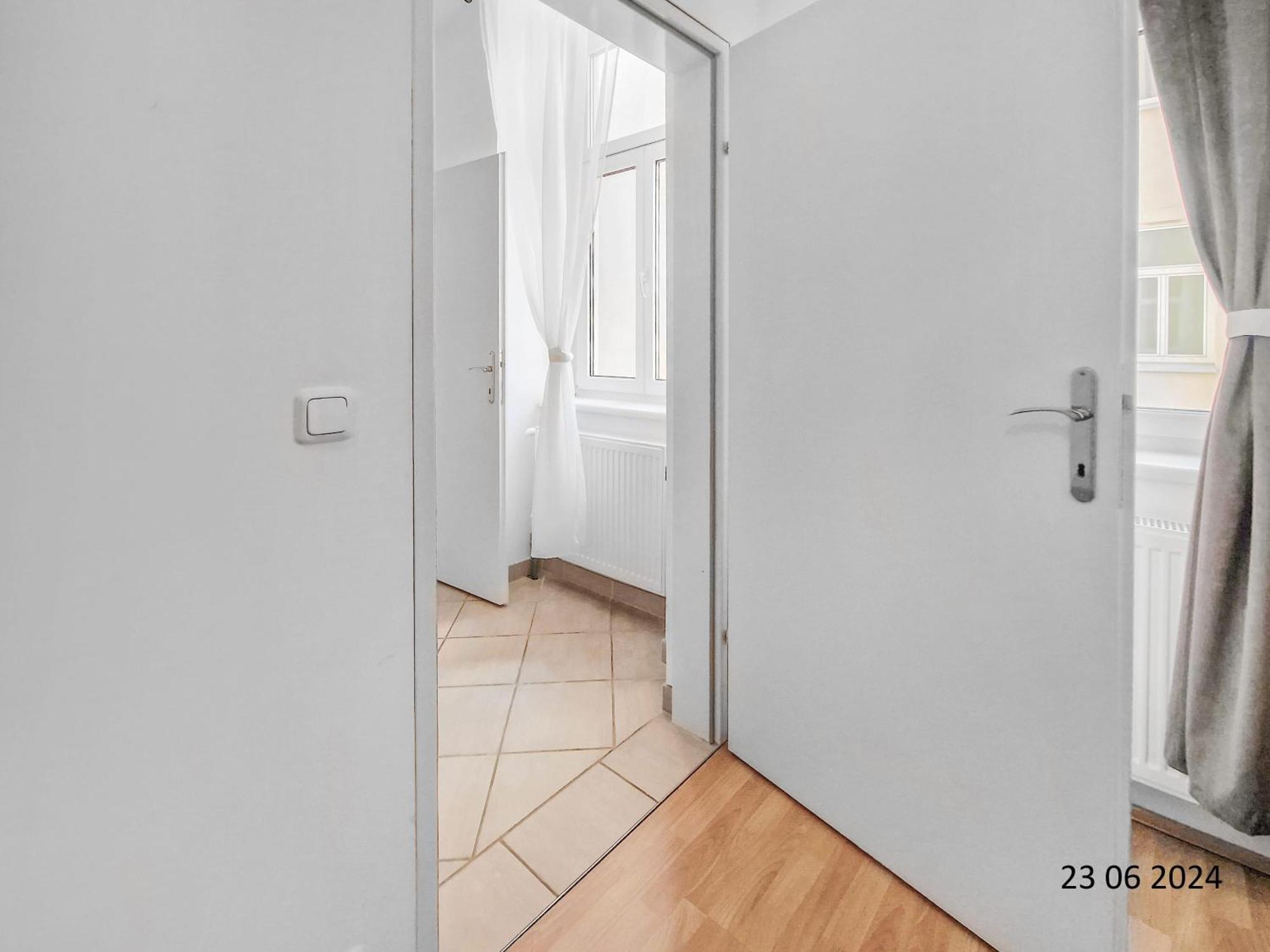 Elegant Three-Bedroom Suite Виена Екстериор снимка