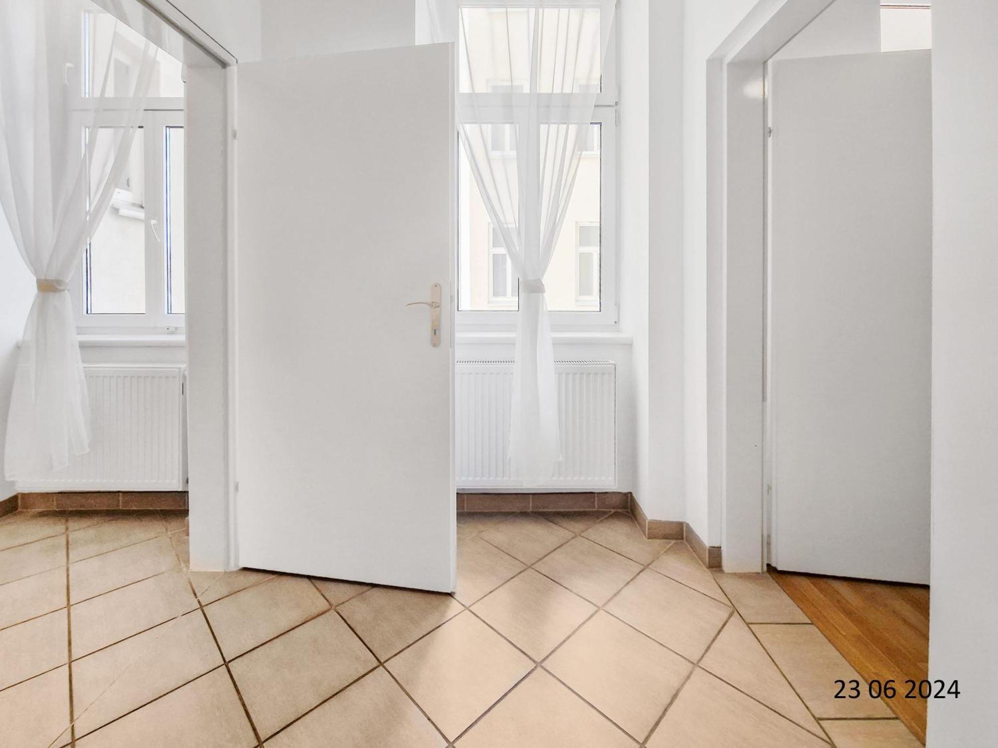 Elegant Three-Bedroom Suite Виена Екстериор снимка