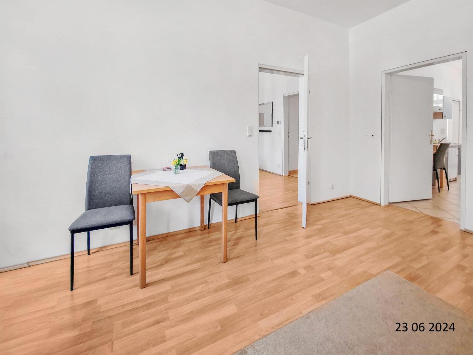 Elegant Three-Bedroom Suite Виена Екстериор снимка