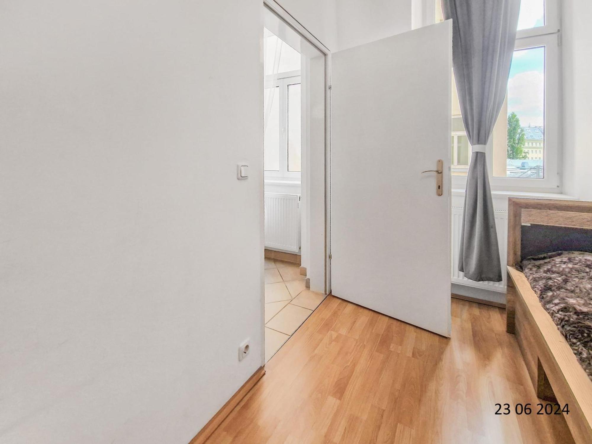Elegant Three-Bedroom Suite Виена Екстериор снимка