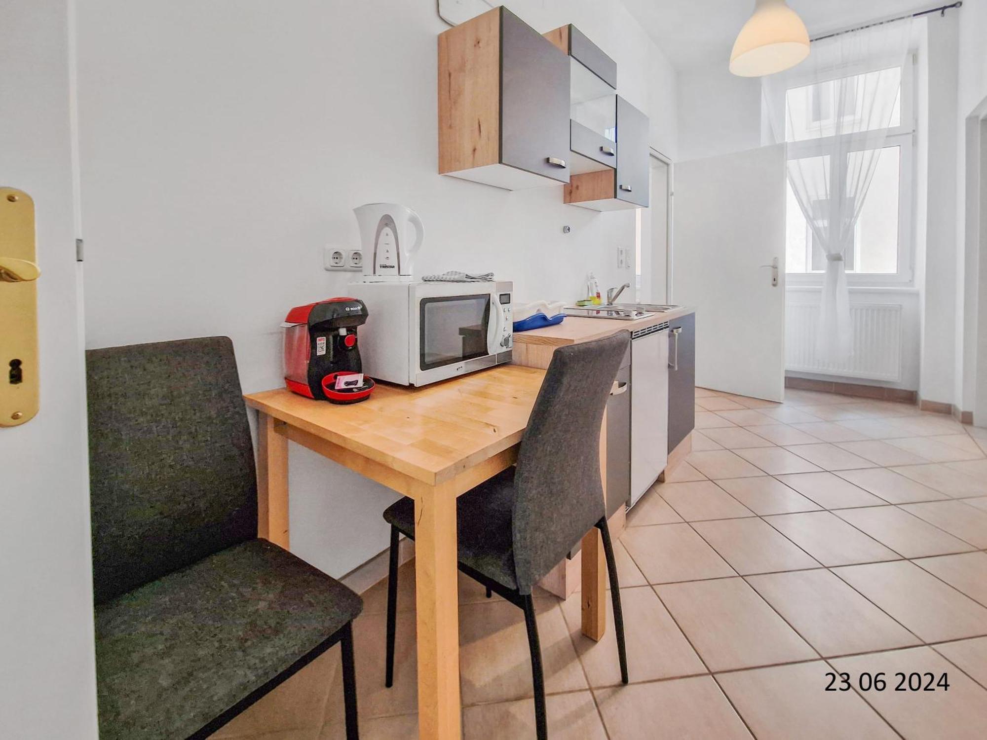 Elegant Three-Bedroom Suite Виена Екстериор снимка