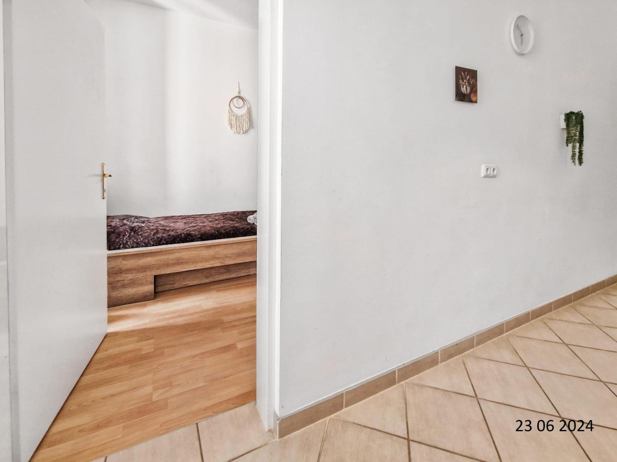 Elegant Three-Bedroom Suite Виена Екстериор снимка