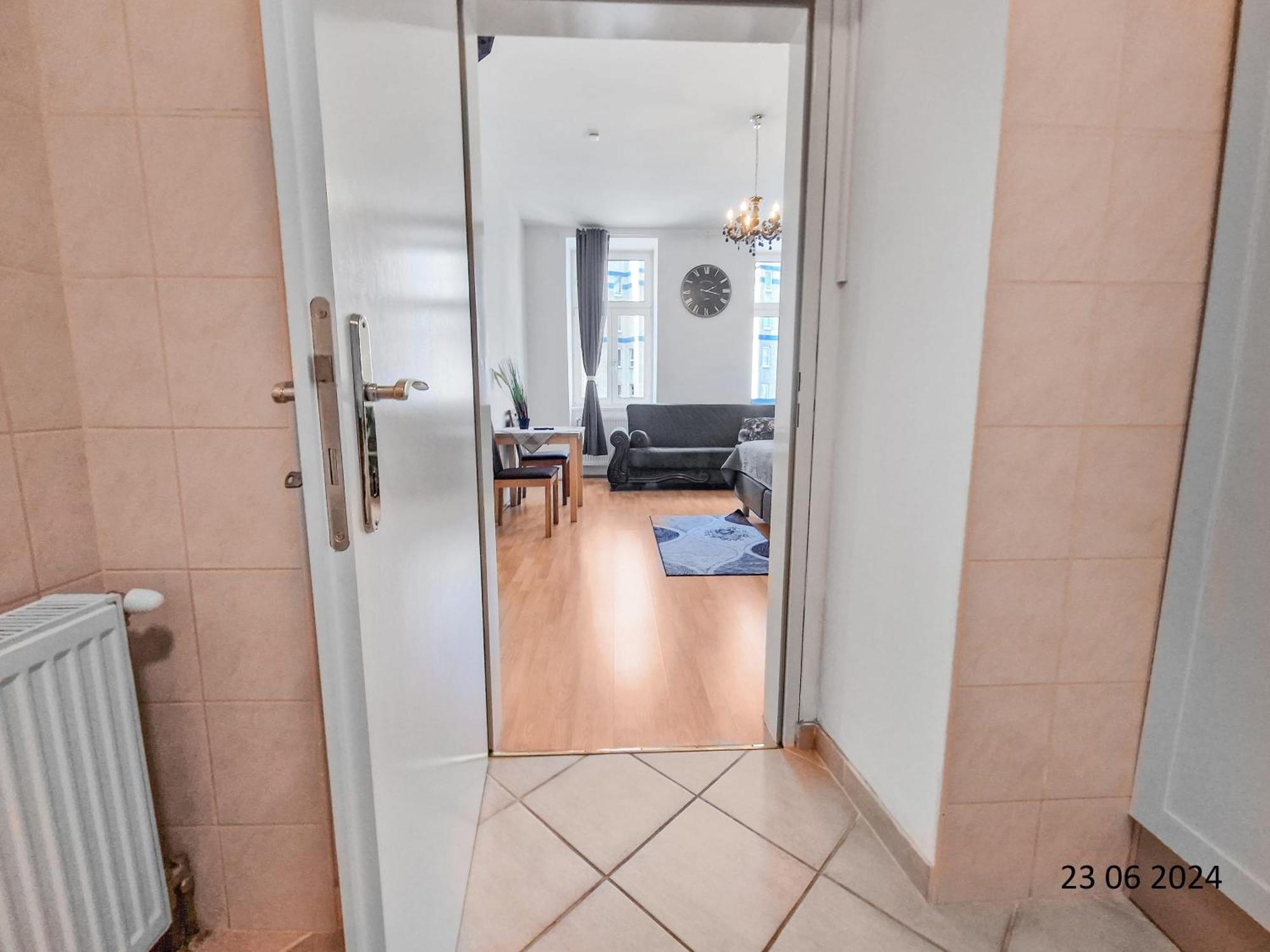 Elegant Three-Bedroom Suite Виена Екстериор снимка