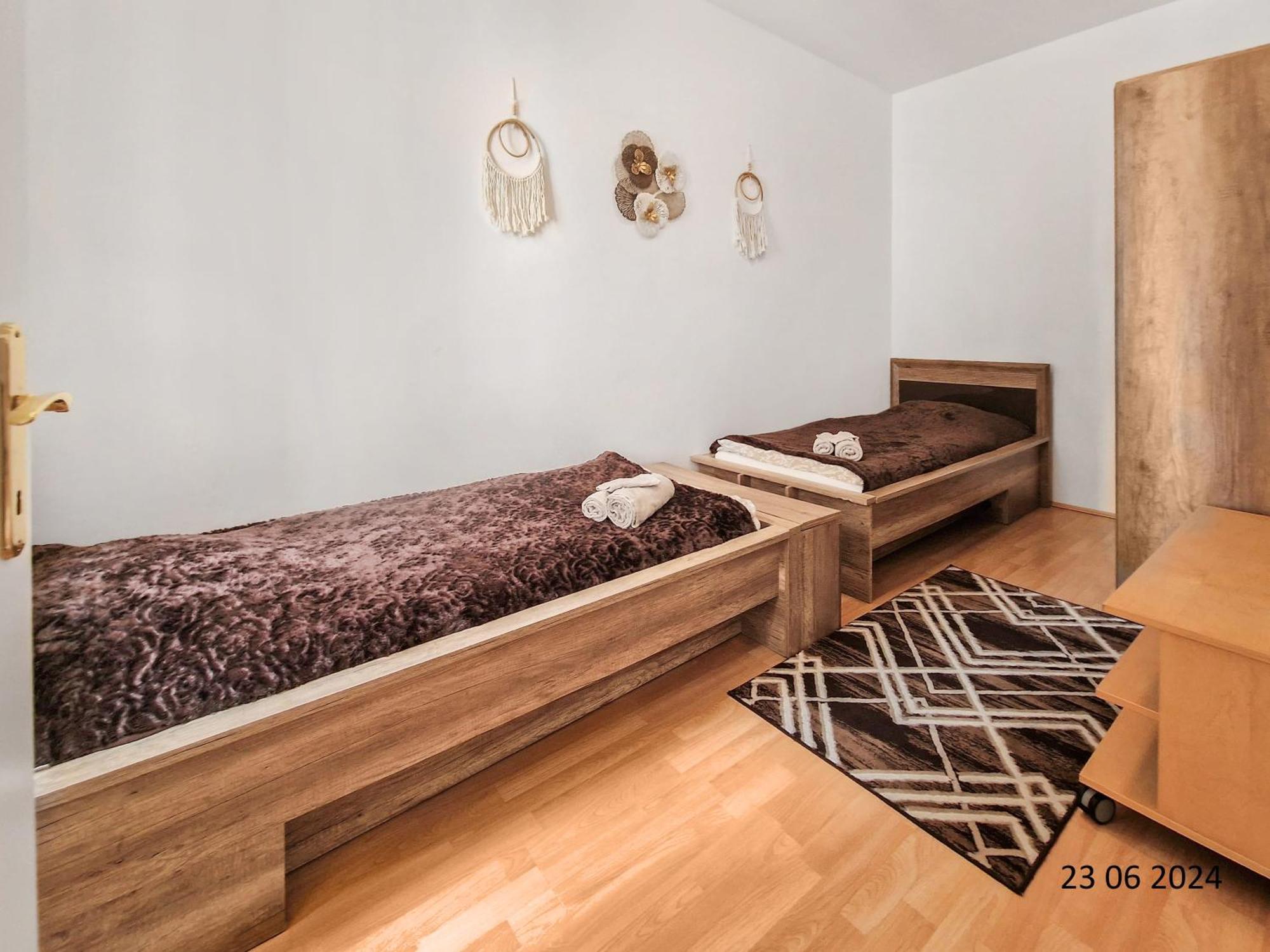 Elegant Three-Bedroom Suite Виена Екстериор снимка