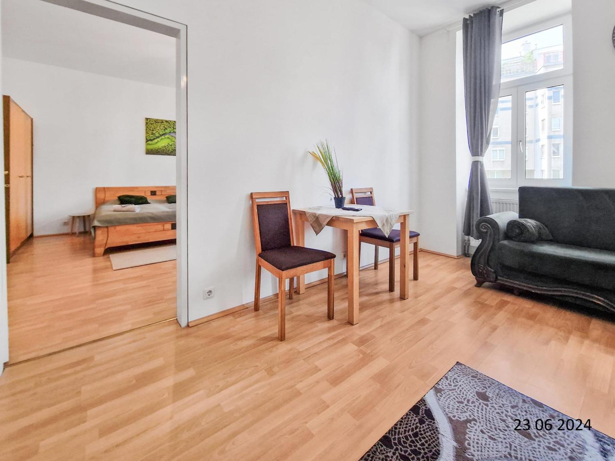 Elegant Three-Bedroom Suite Виена Екстериор снимка
