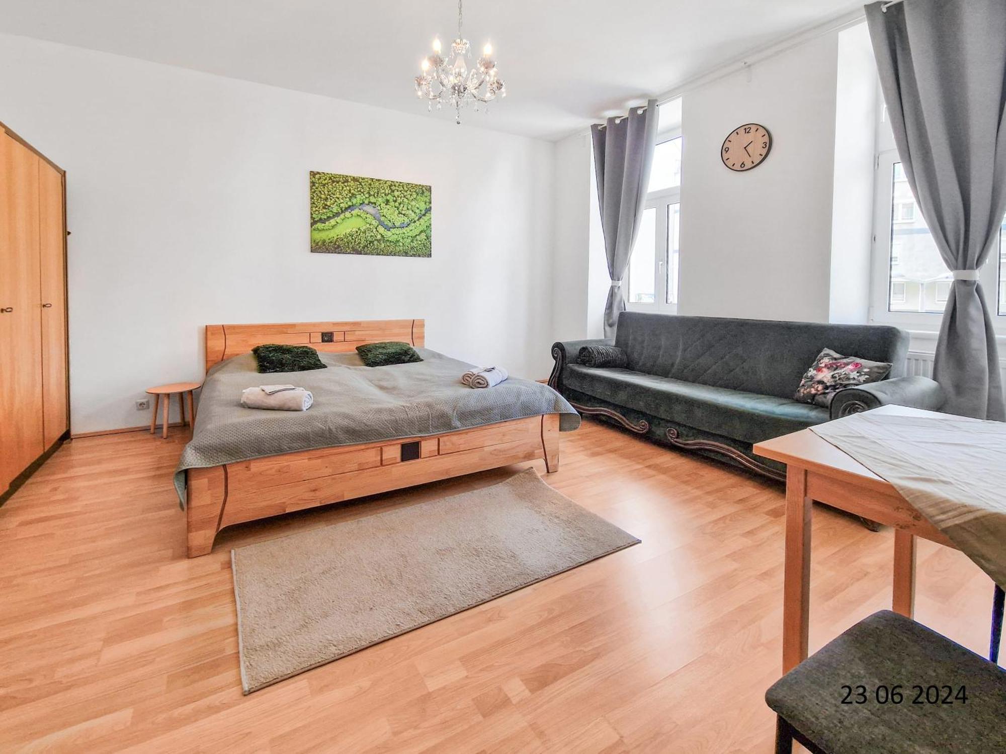 Elegant Three-Bedroom Suite Виена Екстериор снимка